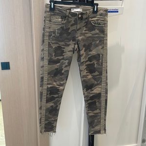Zara camouflage jeans size 6.